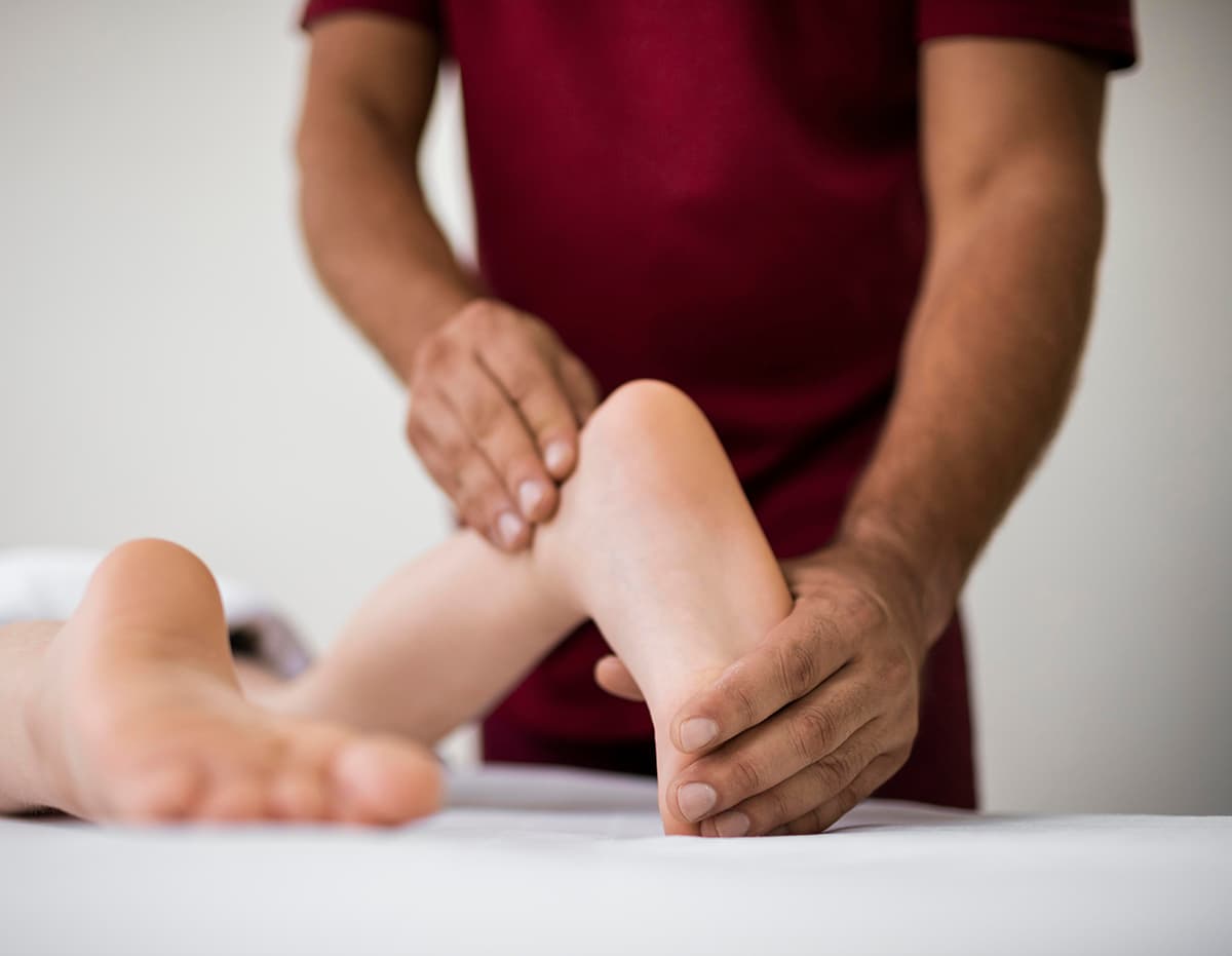 heel pain 360 doctor examining patient's heel for pain
